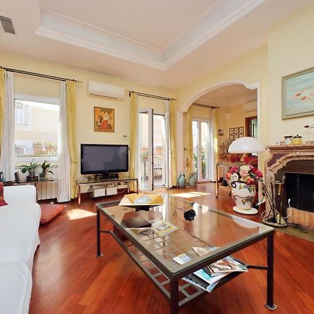4Bnb - Luxury Trevi Apartment W Terrace Рим Экстерьер фото
