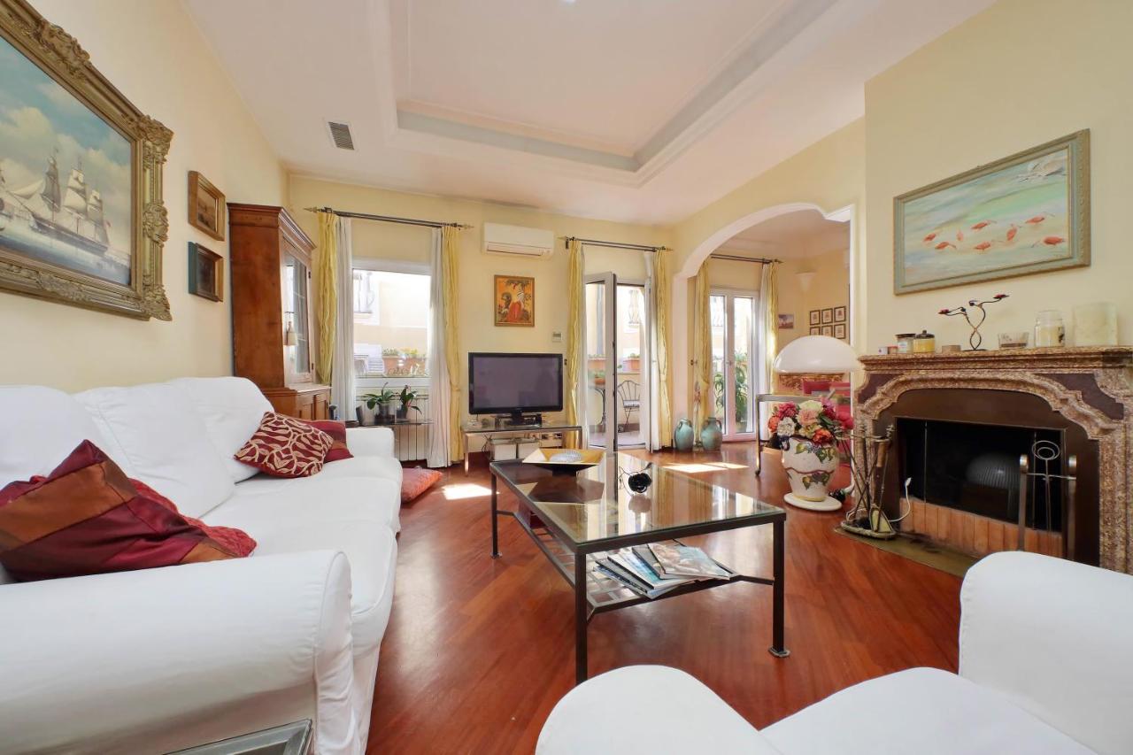 4Bnb - Luxury Trevi Apartment W Terrace Рим Экстерьер фото