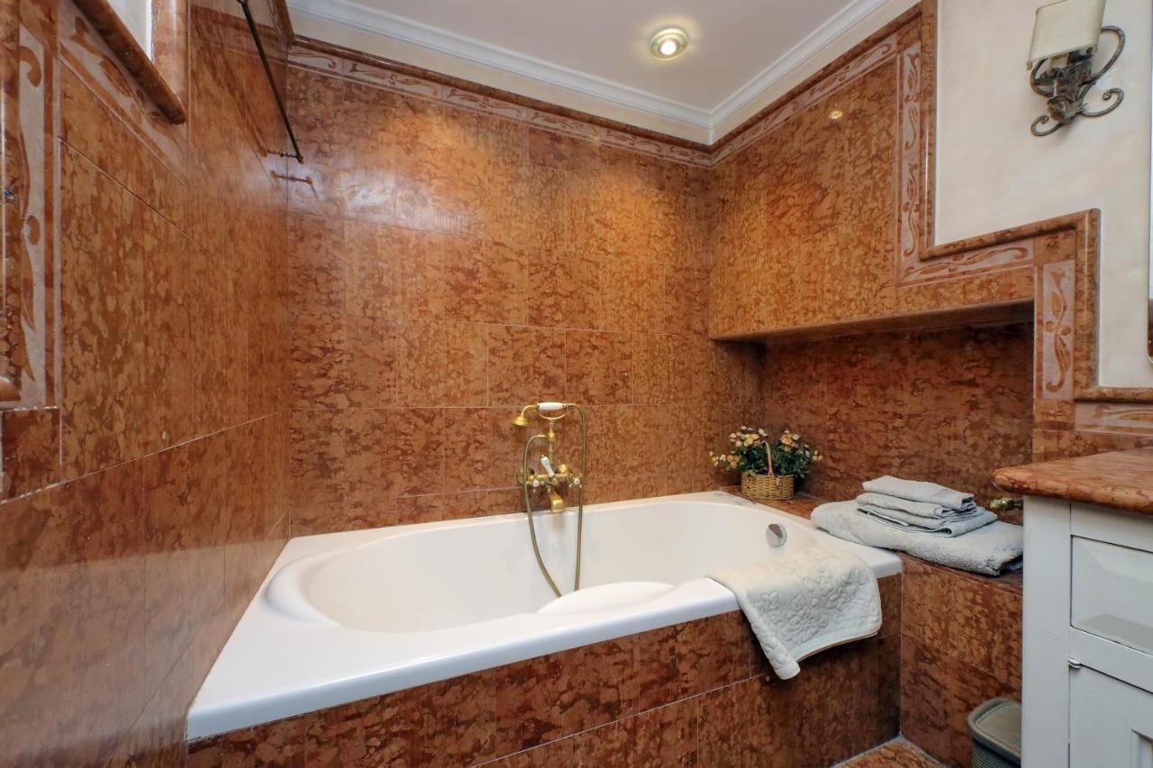 4Bnb - Luxury Trevi Apartment W Terrace Рим Экстерьер фото