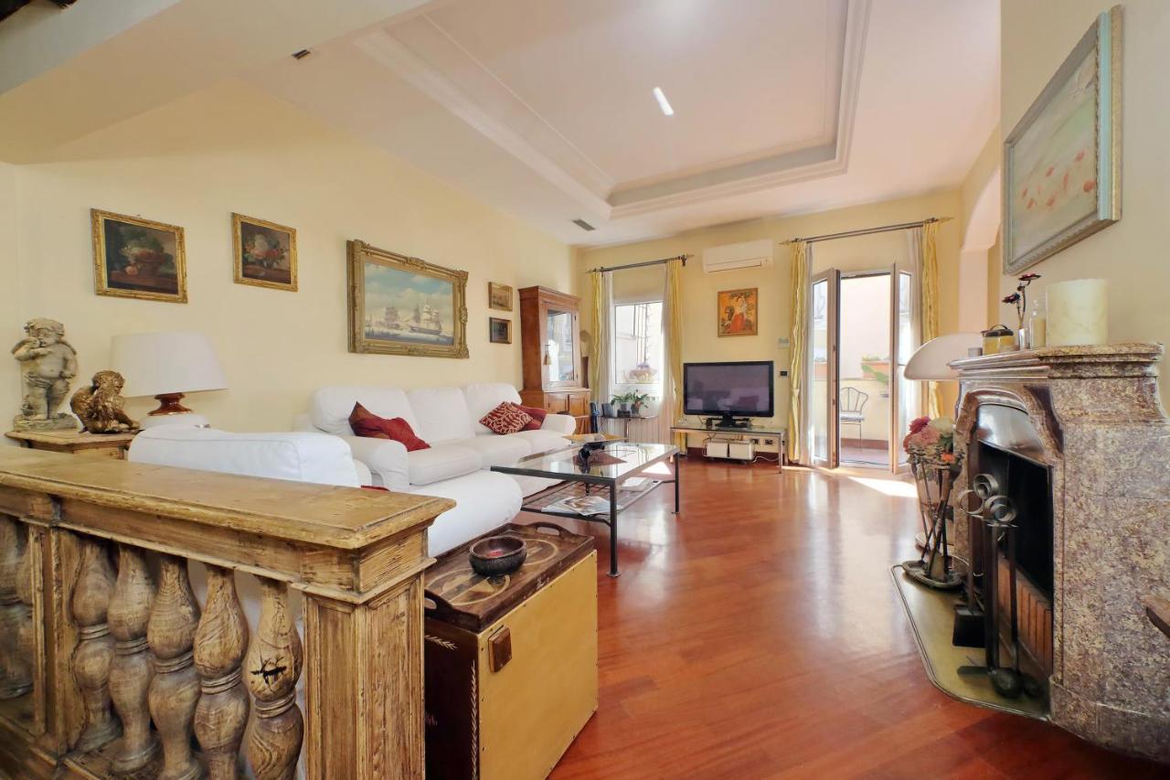 4Bnb - Luxury Trevi Apartment W Terrace Рим Экстерьер фото