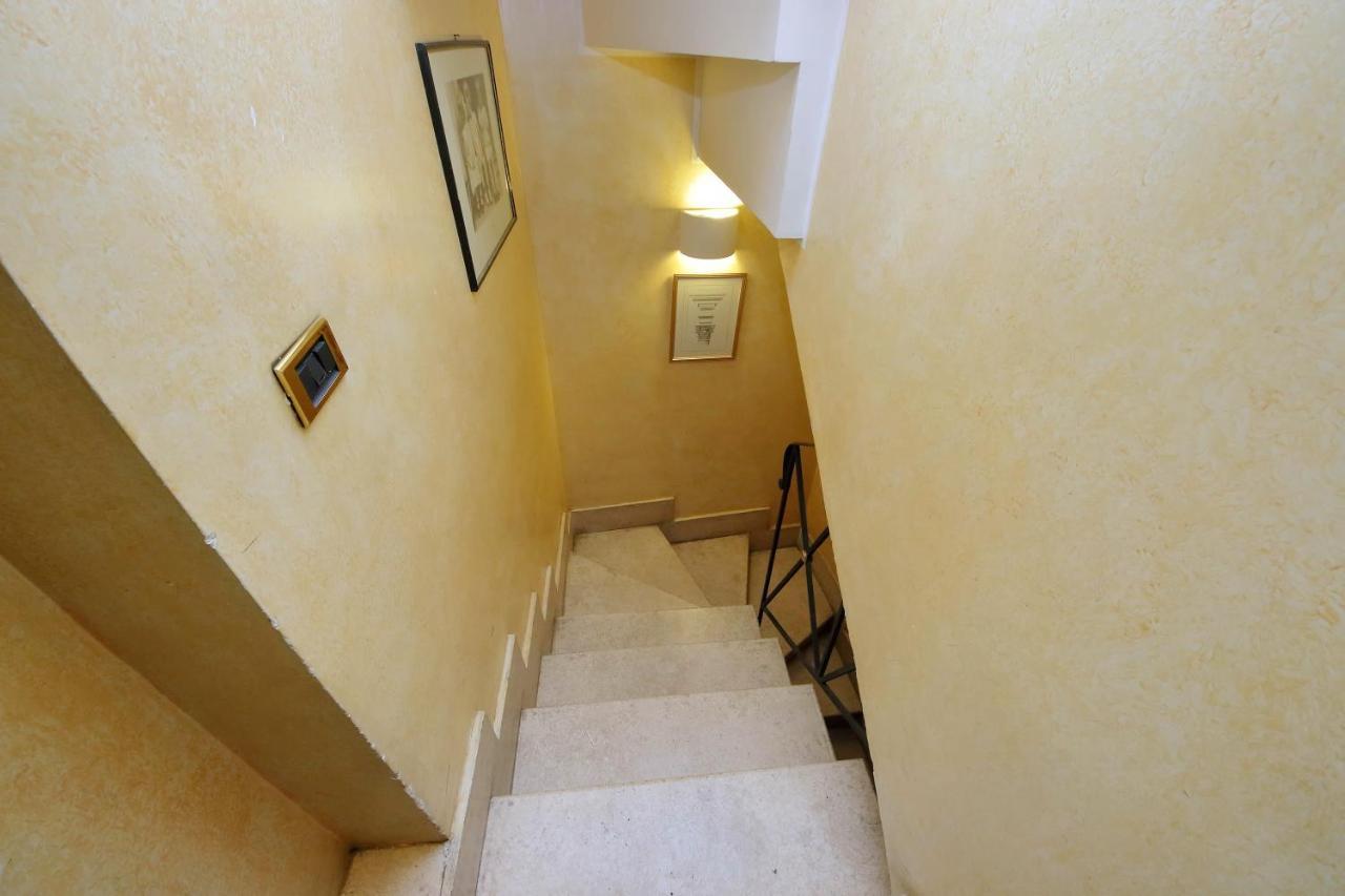 4Bnb - Luxury Trevi Apartment W Terrace Рим Экстерьер фото